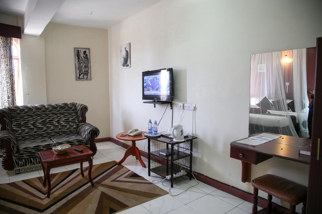 Chester Hotel Nakuru Esterno foto