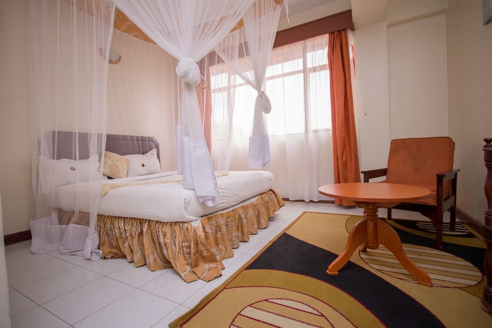 Chester Hotel Nakuru Esterno foto