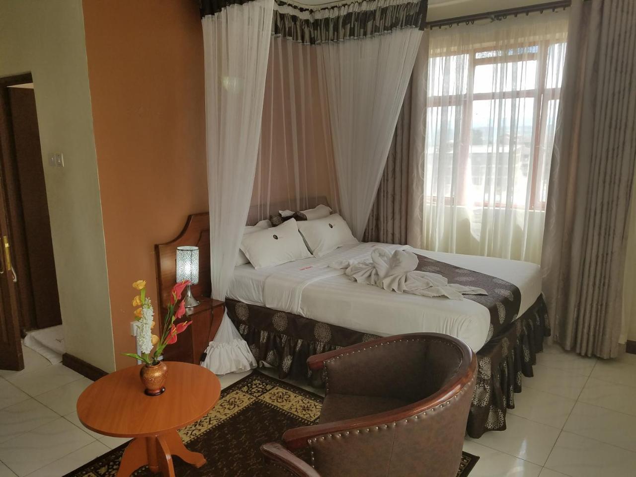 Chester Hotel Nakuru Esterno foto