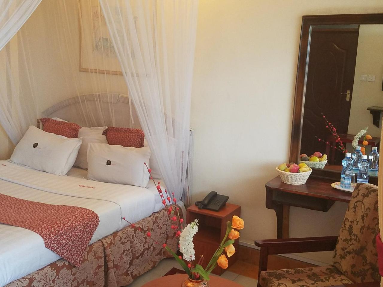 Chester Hotel Nakuru Esterno foto